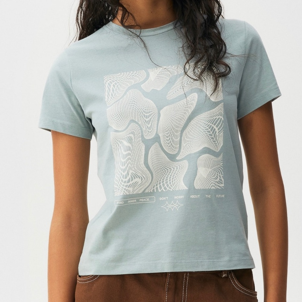 Pull&Bear - Distorted Graphic Tee